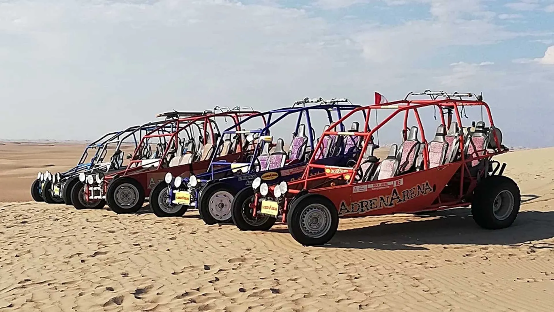 Carros areneros y sandboard en Huacachina